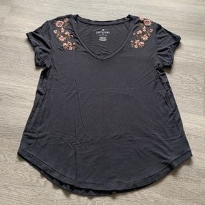 AEO cuffed embroidered grey t-shirt